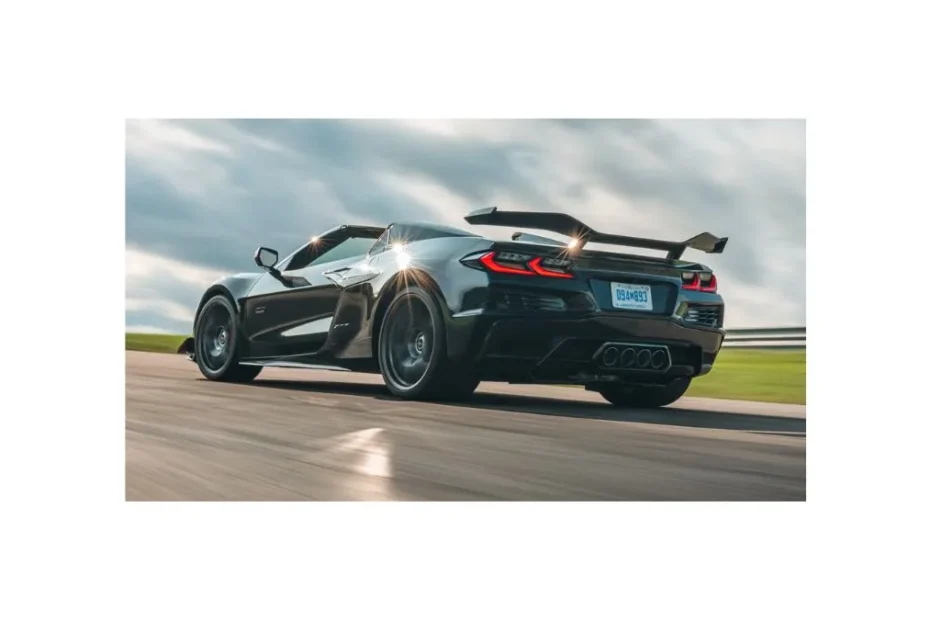 2026 Chevrolet Corvette Z06 red American supercar front view with aggressive design and 670HP performance